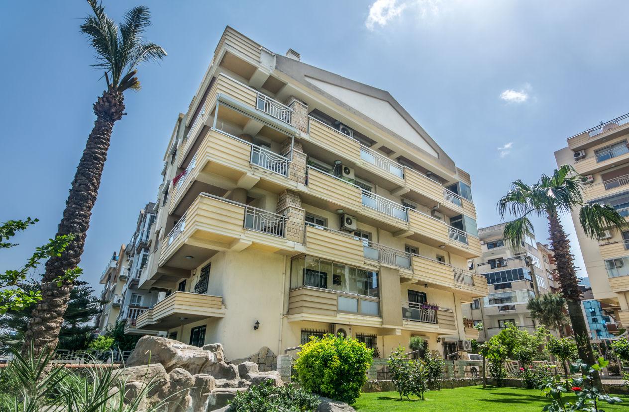 Yüce Apartmanı Narlıdere